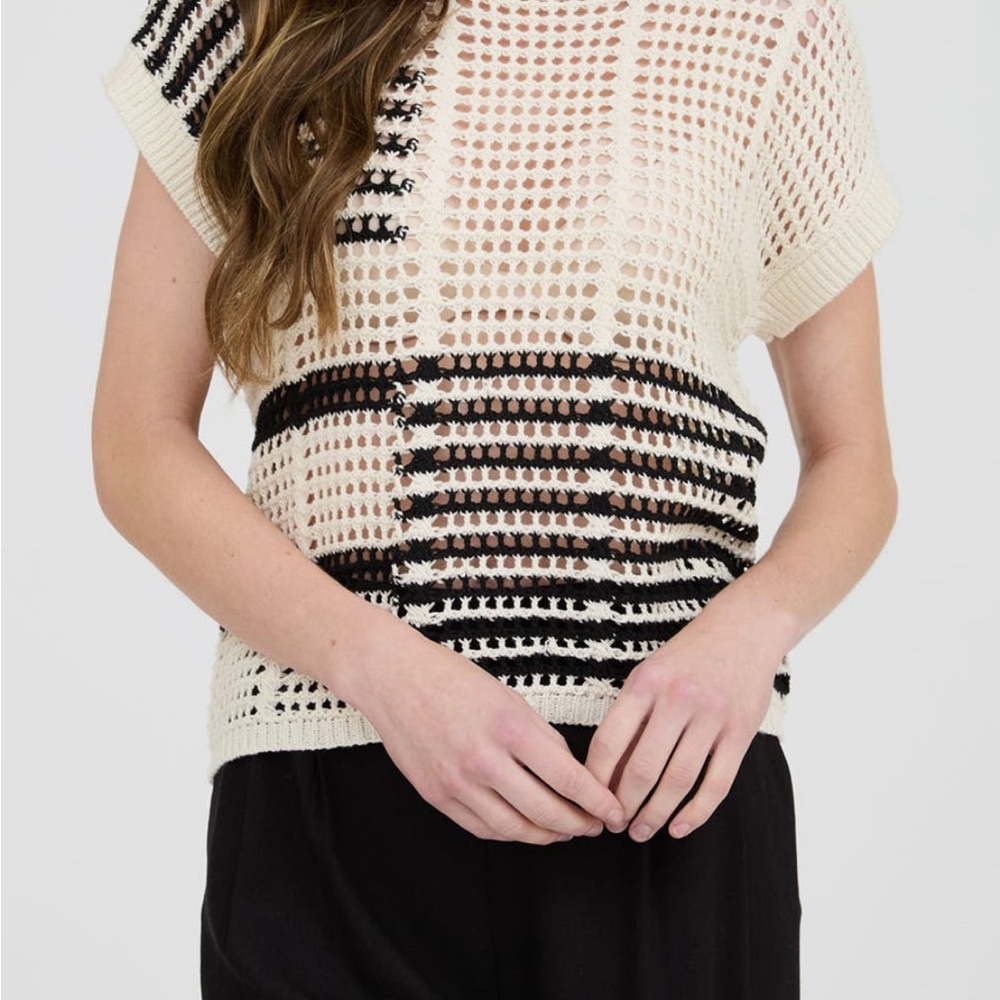 Blu Pepper Cream and Black Knit Top